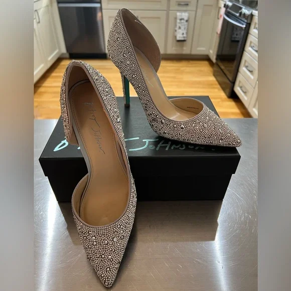 Blue by Betsey Johnson Women's Sb-hazil Pump Silver Satin size 9 - Picture 2 of 7